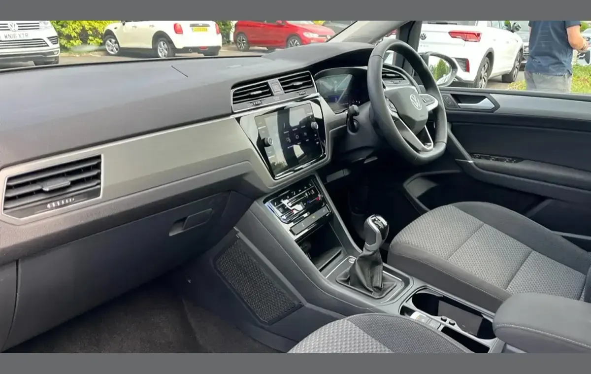 Used VW Touran Match 150 HP (110 kW) 2025 Black MPV