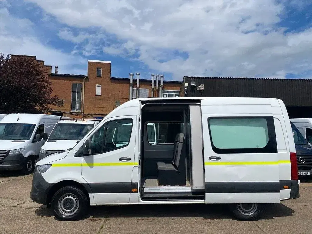 Used Mercedes Sprinter 140 HP (102 kW) 2019 White Van