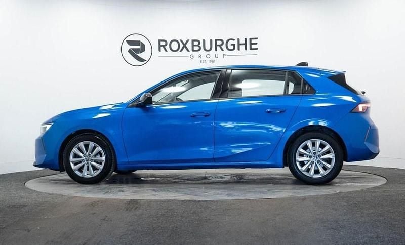 Used Vauxhall Astra Design Edition 130 HP (95 kW) 2024 Blue Hatchback