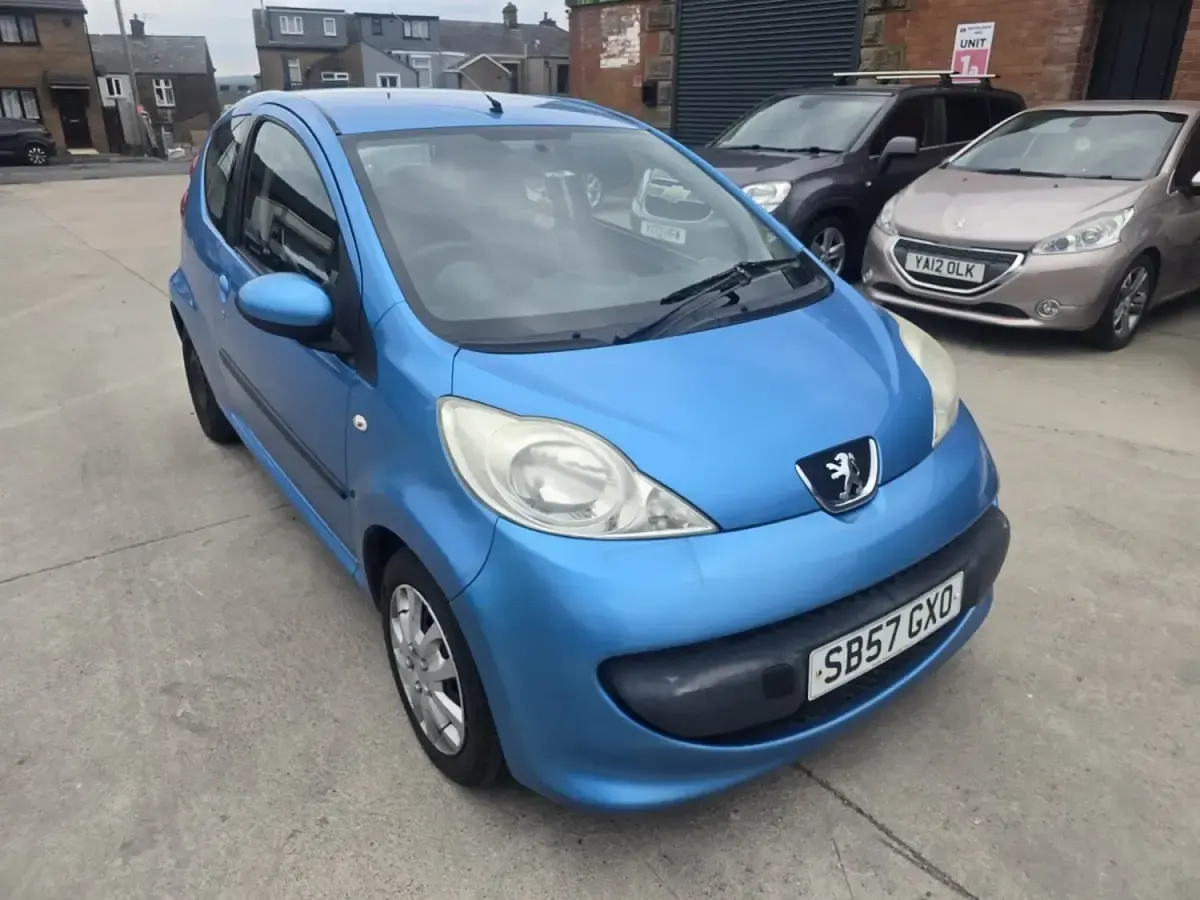 Begagnad Peugeot 107 68 HK (50 kW) 2008 Blå Halvkombi