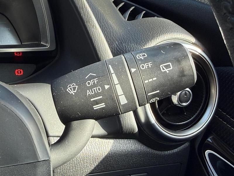 Second-hand Mazda 2 Inclusive 89 CP (65 kW) 2022 Albastru Hatchback