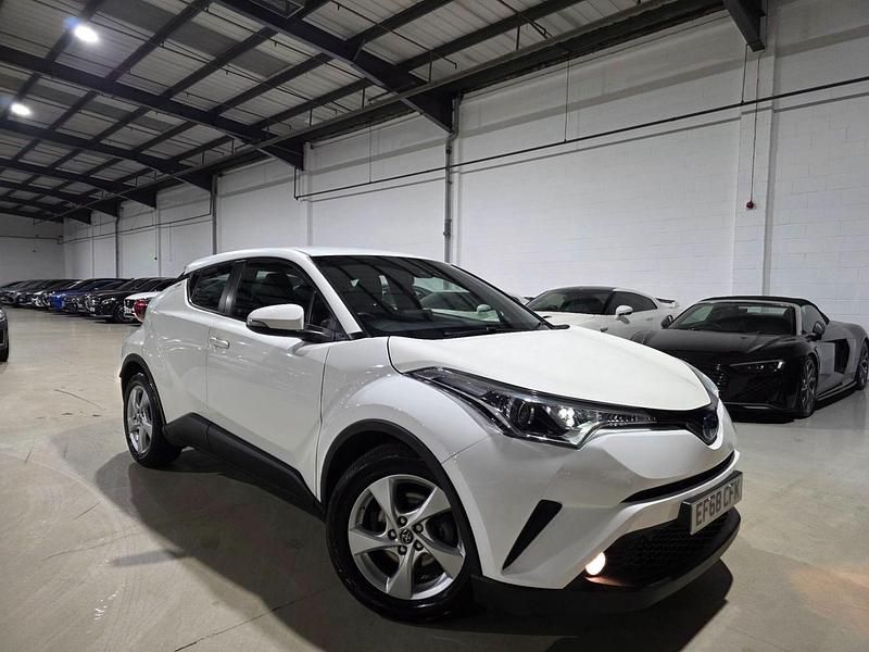 Used Toyota C-HR 122 HP (89 kW) 2019 White SUV