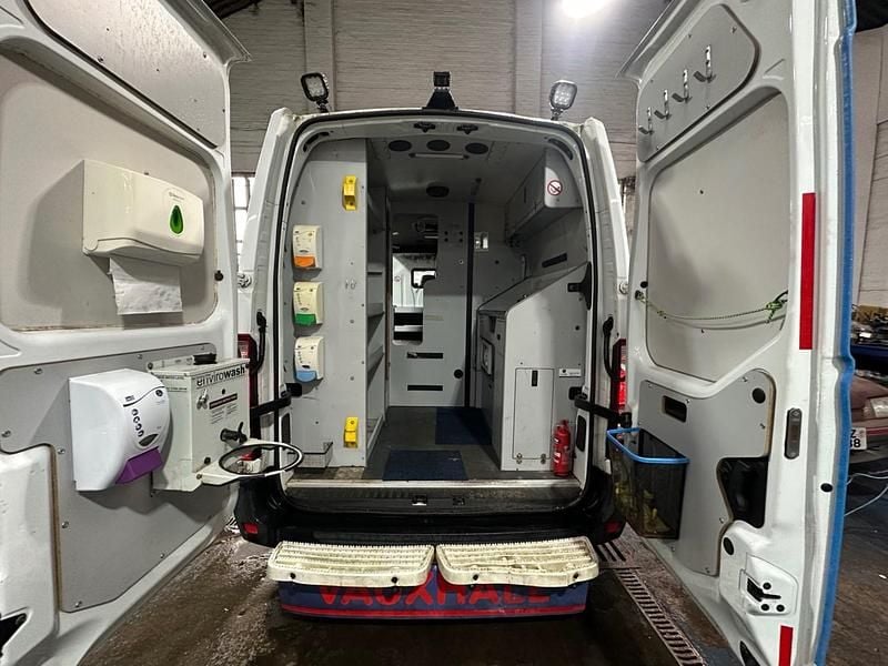 Used Vauxhall Movano 125 HP (91 kW) 2015 White MPV