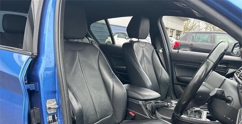 Begagnad BMW 118 M Sport 2019 Blå Halvkombi