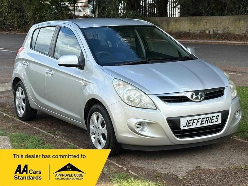 Silver Used 2009 Hyundai i20 Comfort Hatchback | £2,495 (Fair price) - Image 1/4