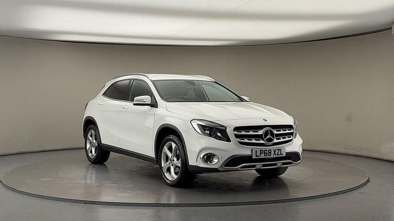 Polar white Used 2018 Mercedes GLA200 Executive SUV | £13,500 (Fair price) - Image 1/4