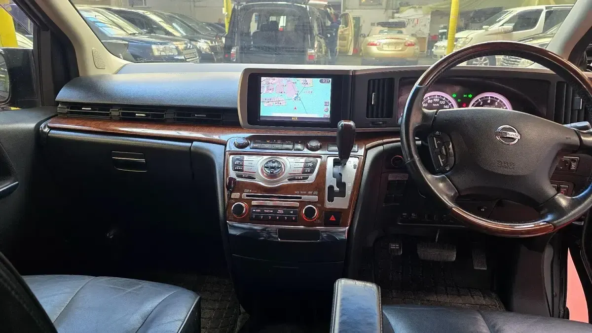 Used Nissan Elgrand 360º 2026 Black