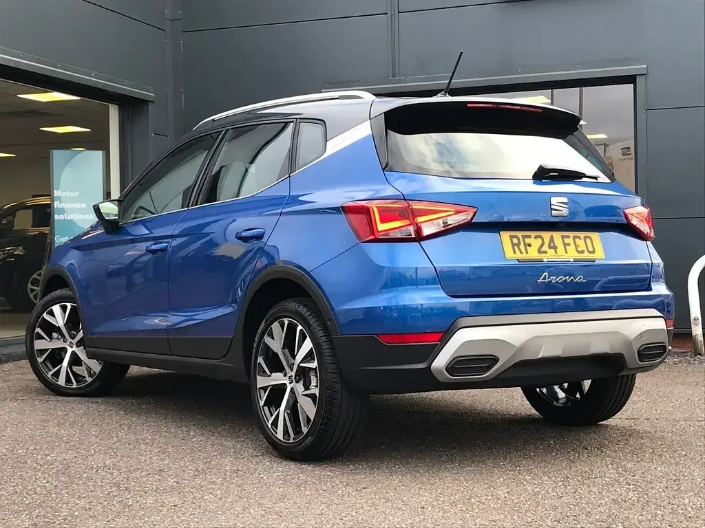 Used Seat Arona Xperience Lux 115 HP (84 kW) 2024 Blue SUV