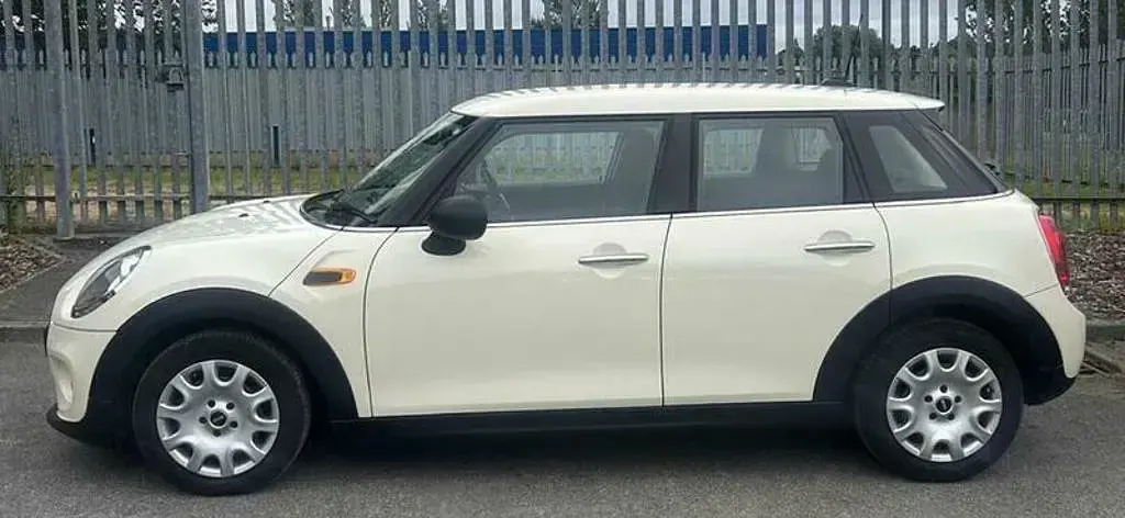 Used Mini ONE Hatch 102 HP (75 kW) 2016 White Hatchback