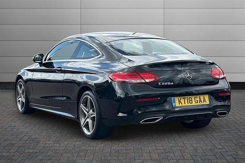 Usado Mercedes C220 AMG line 170 HP (125 kW) 2018 Preto Coupé