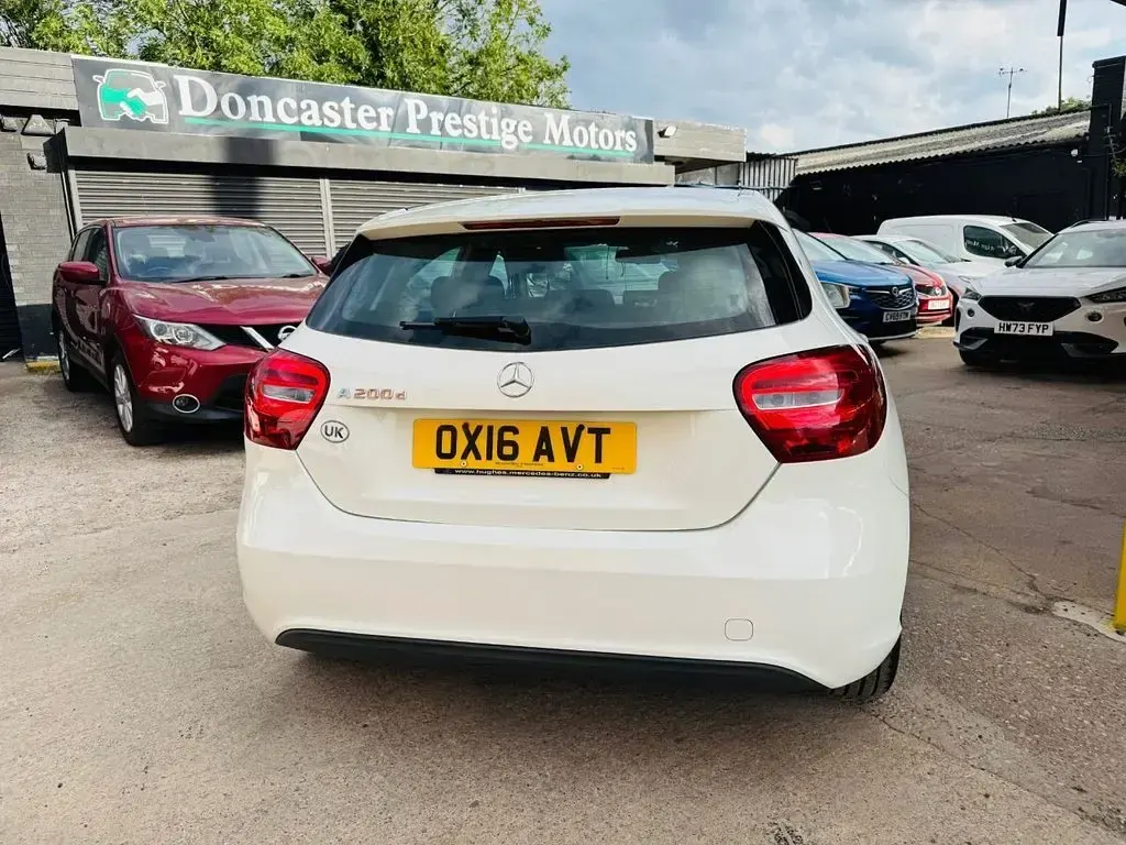 Used Mercedes A200 SE 136 HP (100 kW) 2016 White Hatchback