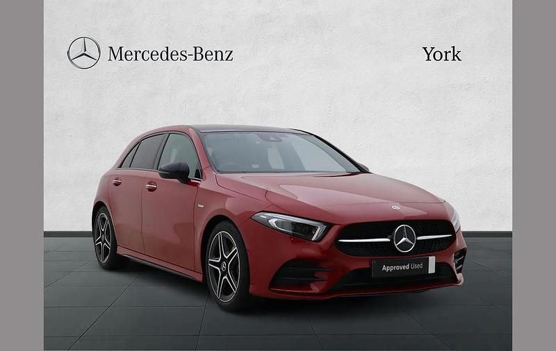 Used Mercedes A180 AMG Line Premium Plus 134 HP (98 kW) 2022 Red Hatchback