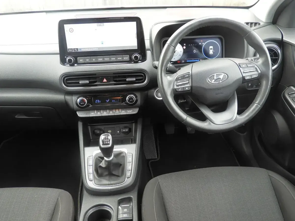 Used Hyundai Kona Premium 120 HP (88 kW) 2021 White SUV
