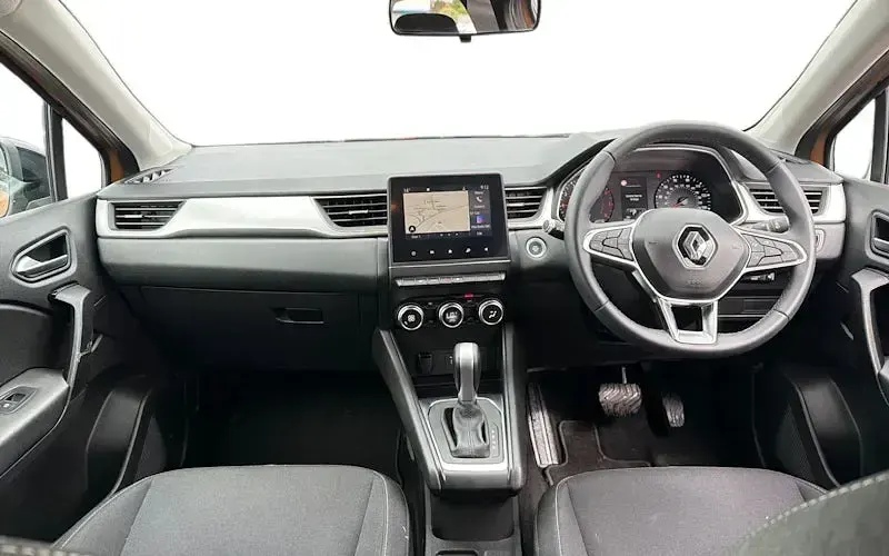 Begagnad Renault Captur Iconic 131 HK (96 kW) 2020 Orange SUV