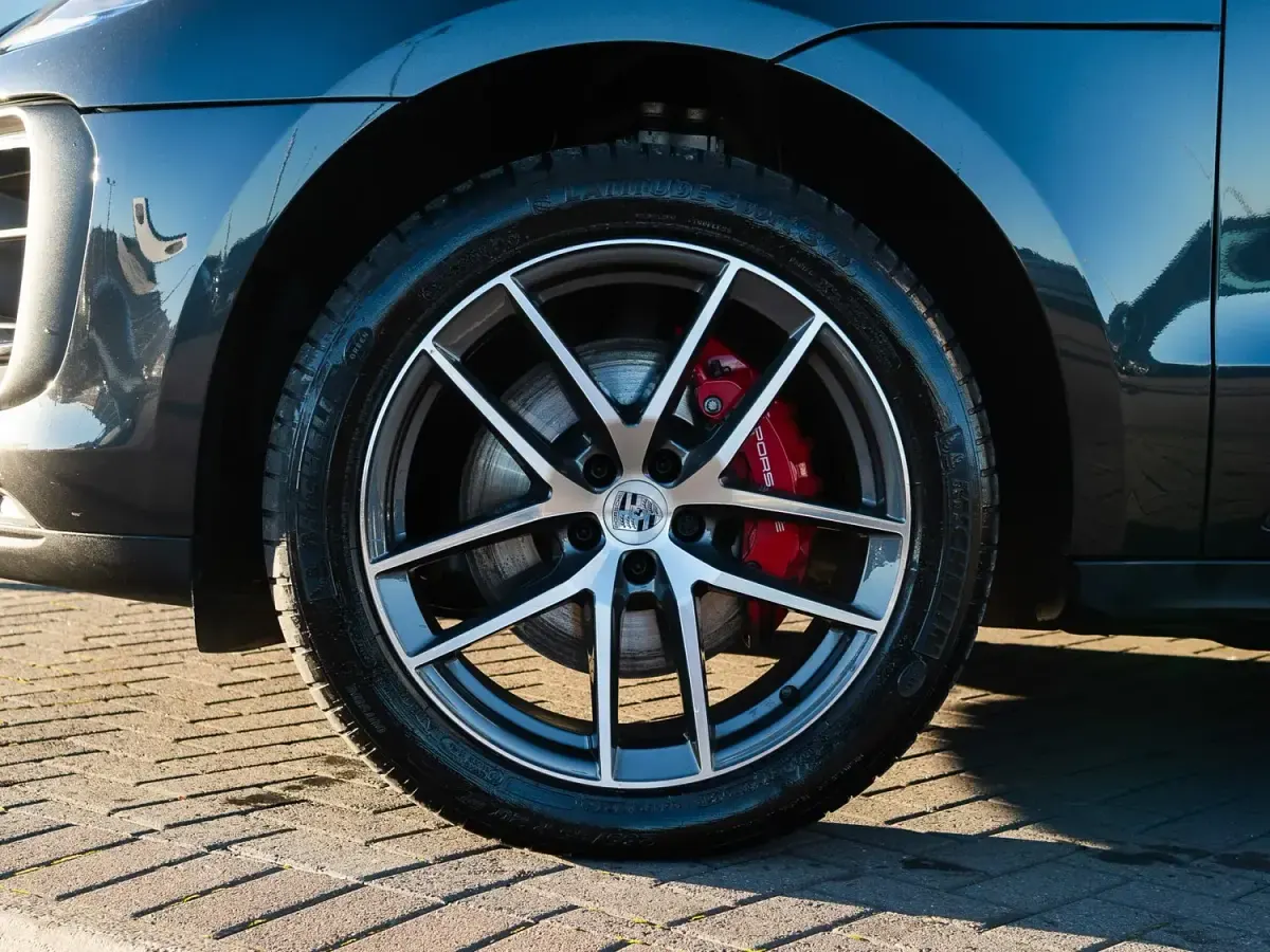 Used Porsche Macan 380 HP (279 kW) 2023 Grey SUV