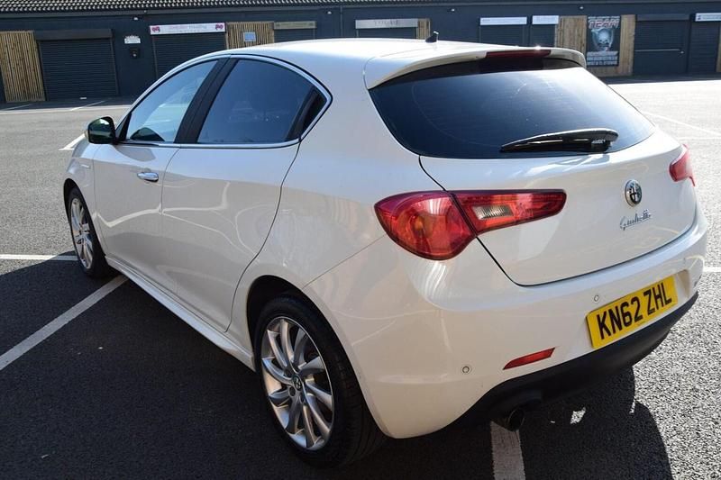 Used Alfa Romeo Giulietta Veloce 2012 White Hatchback