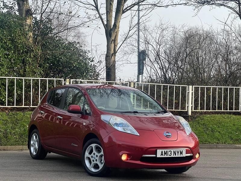 Used Nissan Leaf 80 kW (109 HP) 2013 Red Hatchback