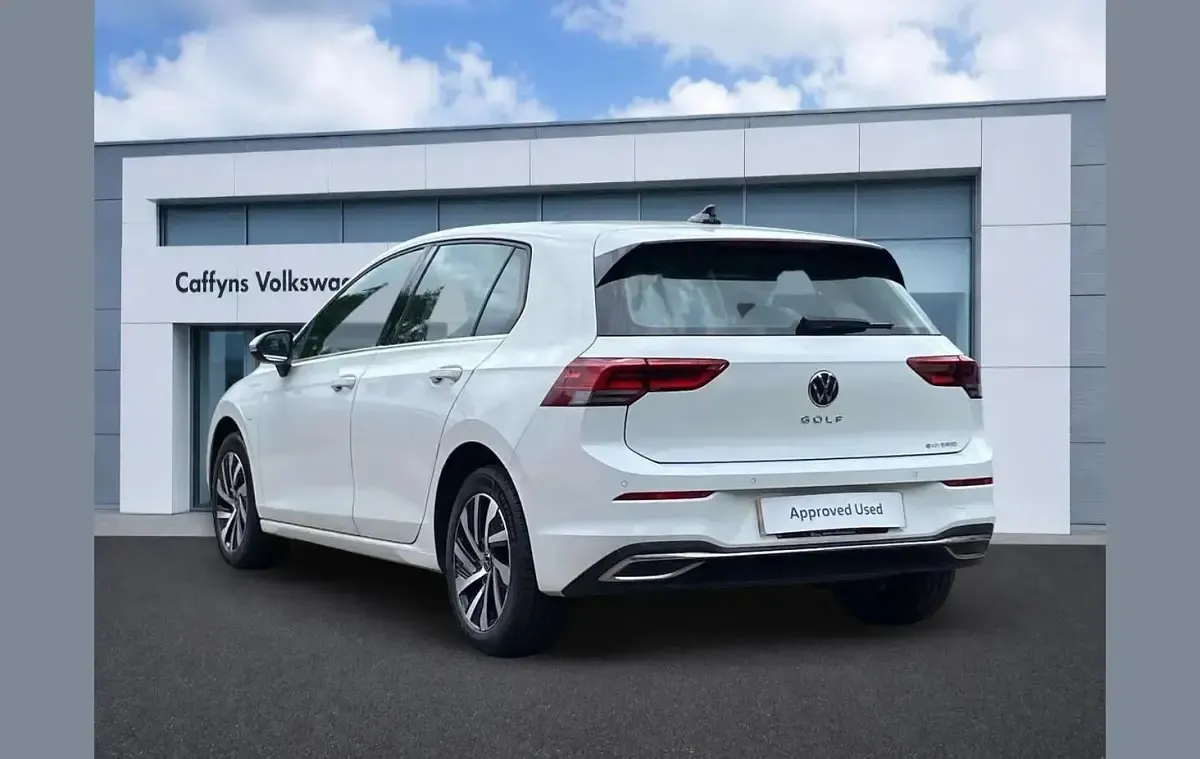 Used VW Golf VIII Style 204 HP (150 kW) 2022 White Hatchback