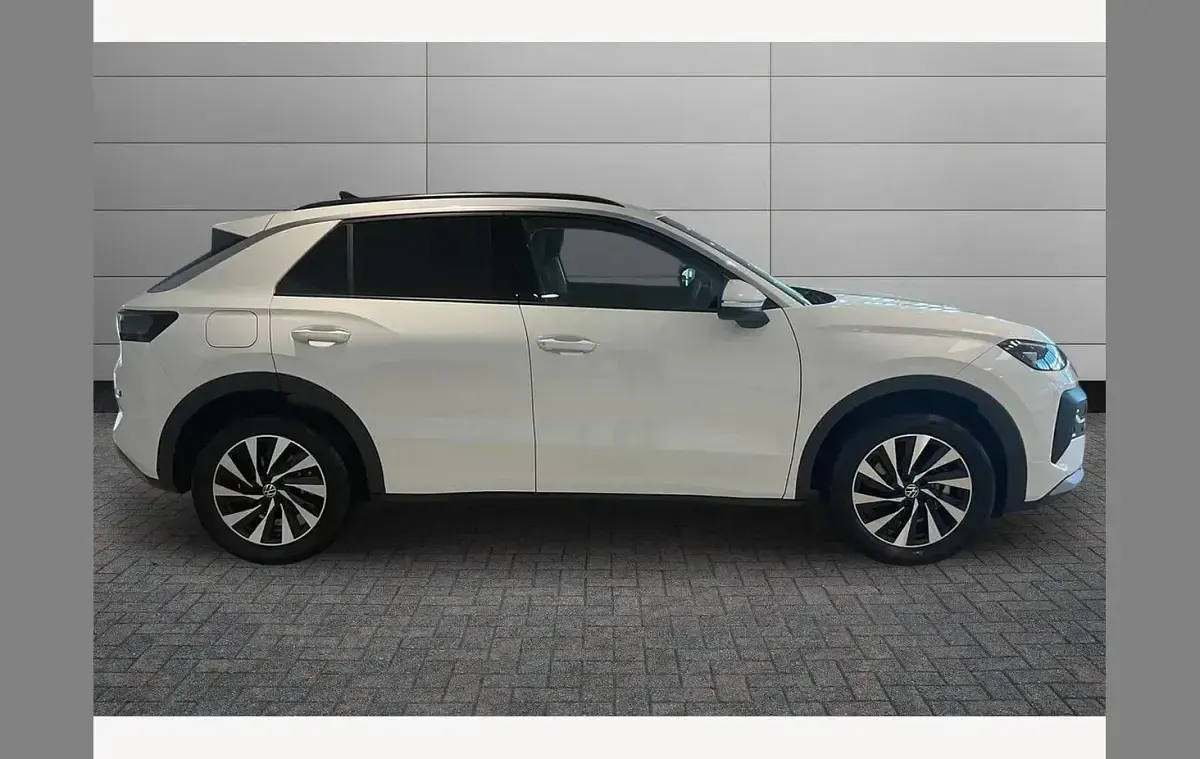 New VW T-Roc Life 150 HP (110 kW) 2026 White SUV
