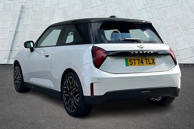 Used Mini Cooper Hatch 133 kW (181 HP) 2024 White Hatchback