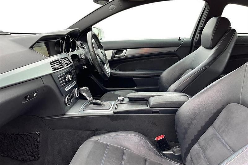 Used Mercedes C180 Sport Edition 156 HP (114 kW) 2015 White Coupe