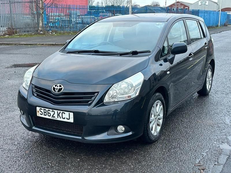 Used Toyota Verso 2012 Grey MPV