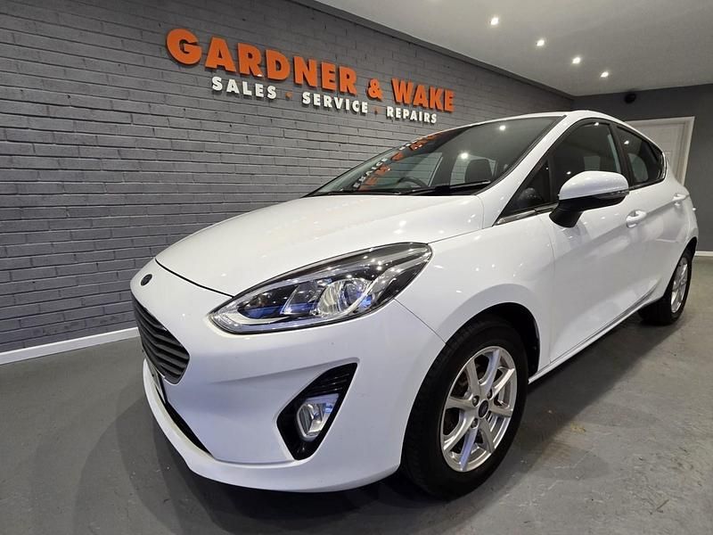 Used Ford Fiesta Zetec 70 HP (51 kW) 2019 White Hatchback