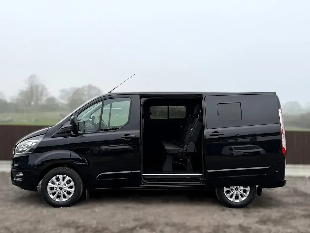 Used Ford Transit Custom Limited 130 HP (95 kW) 2022 Black Van