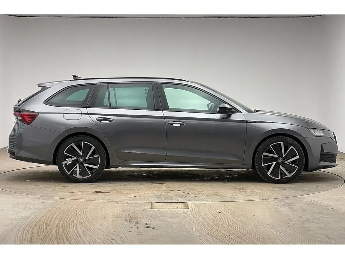 Usado Skoda Octavia SportLine 147 CV (108 kW) 2025 Gris Familiar