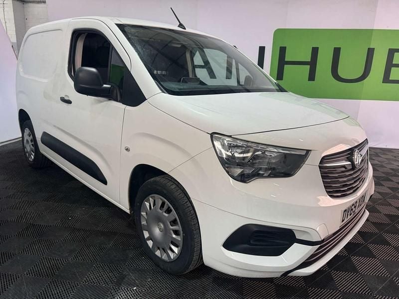 White Used 2019 Vauxhall Combo Sportive MPV | £8,975 (Fair price) - Image 1/4