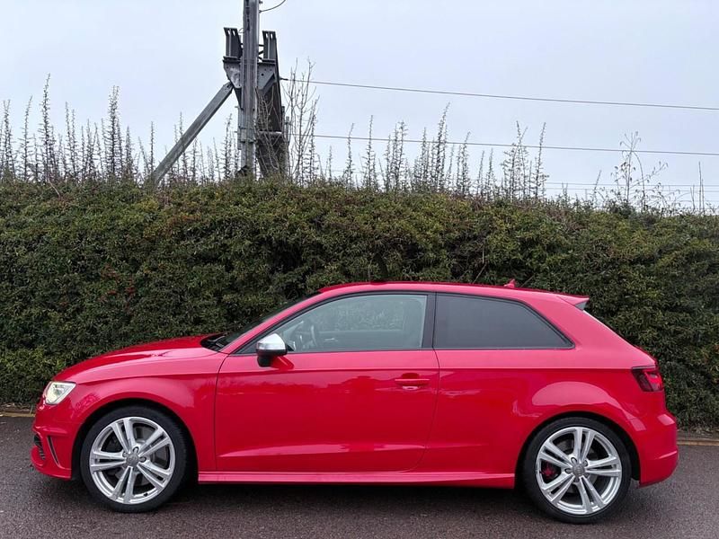 Used Audi S3 Sportback Comfort 300 HP (220 kW) 2015 Red Hatchback