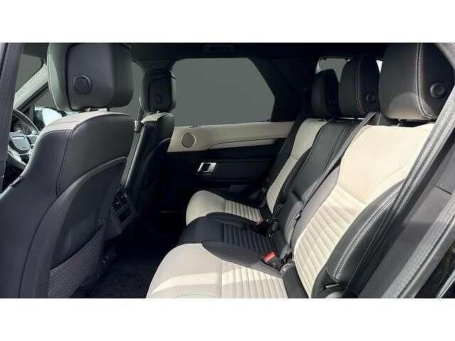 Usado Land Rover Discovery 5 SE Dynamic 296 HP (217 kW) 2024 Preto SUV