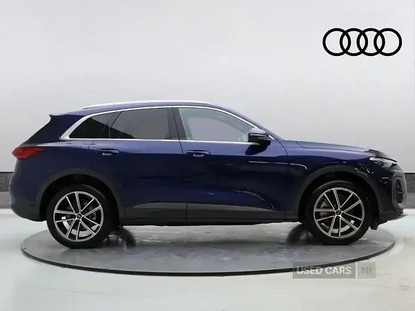 Używany Audi Q5 Premium 204 KM (150 kW) 2025 Niebieski SUV