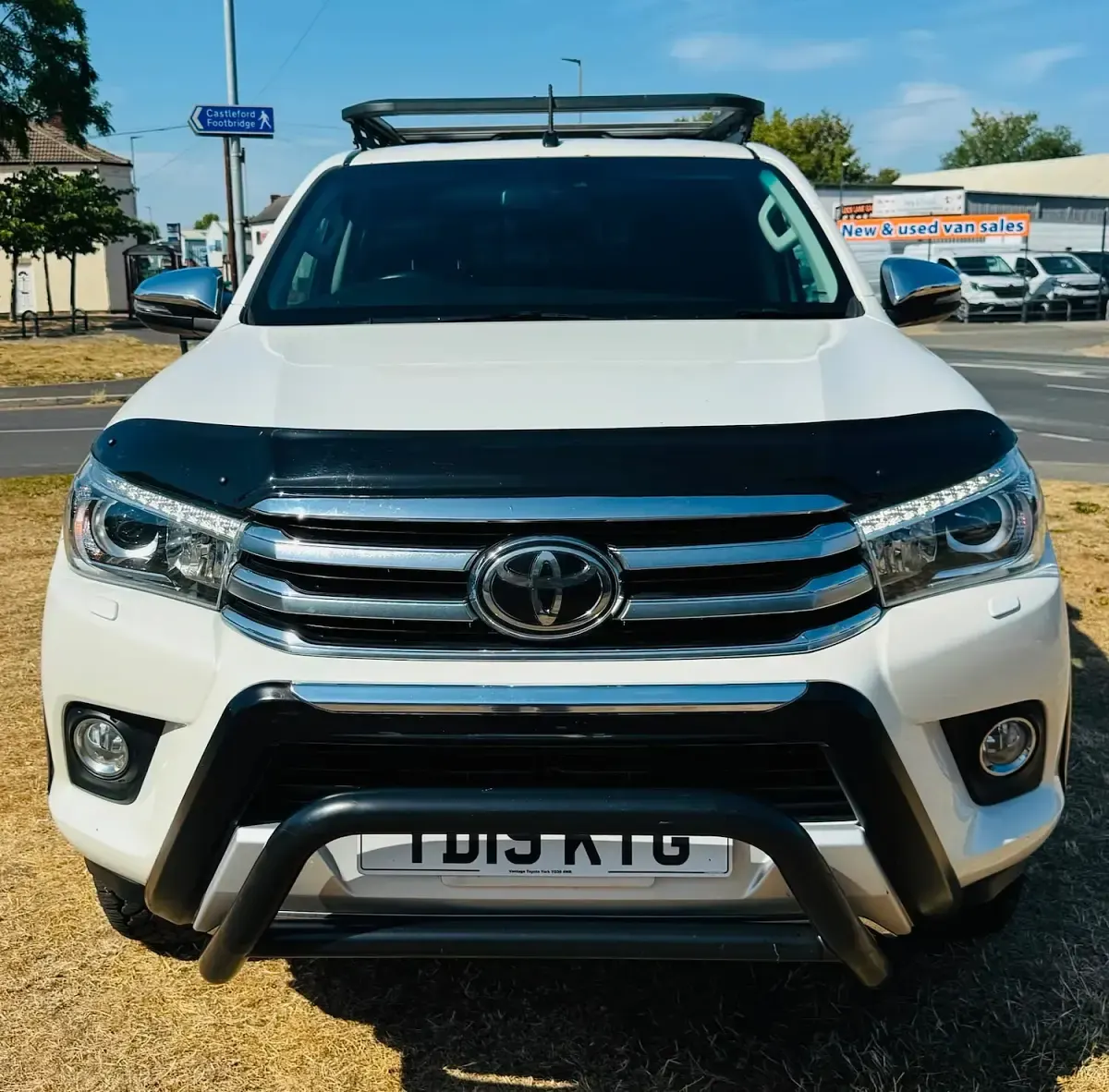 Used Toyota HiLux Active 150 HP (110 kW) 2019 White Pickup