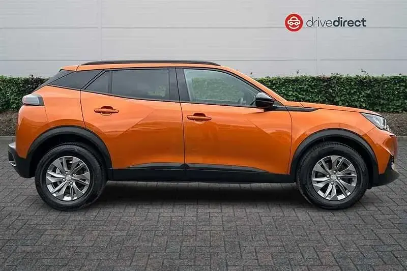 Begagnad Peugeot 2008 Active+ 2023 Orange SUV