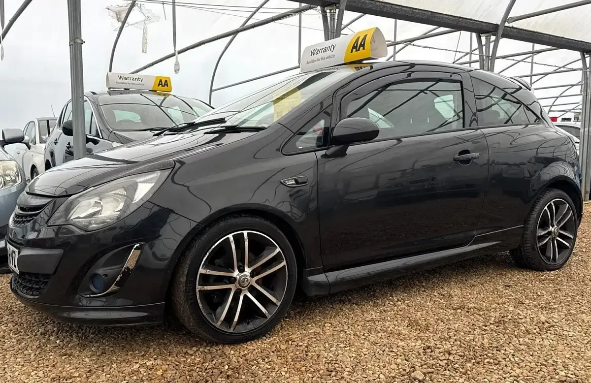 Used Vauxhall Corsa Edition 100 HP (73 kW) 2013 Black Hatchback