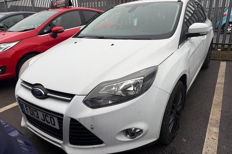 Used Ford Focus Zetec 125 HP (91 kW) 2014 White Hatchback