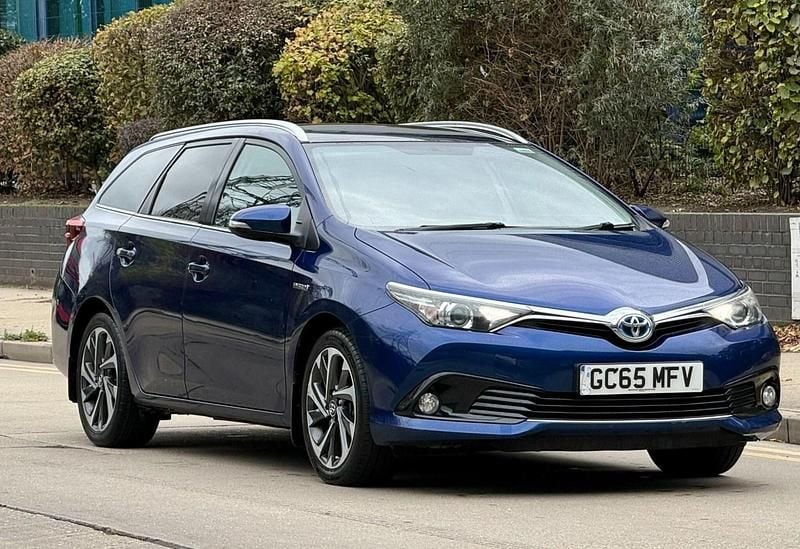 Blue Used 2016 Toyota Auris Hybrid Design Estate | £8,980 (Fair price) - Image 1/4