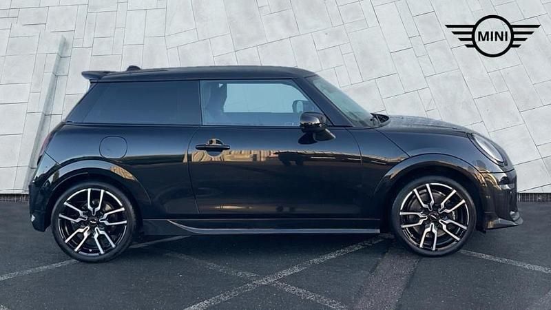 Used Mini Cooper Hatch 154 HP (113 kW) 2024 Black Hatchback