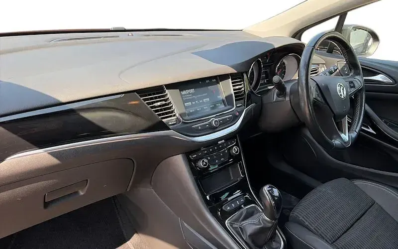 Used Vauxhall Astra Edition 145 HP (106 kW) 2021 Red Hatchback