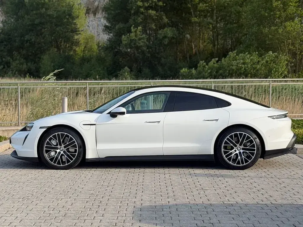 Used Porsche Taycan 419 kW (571 HP) 2020 White Sedan