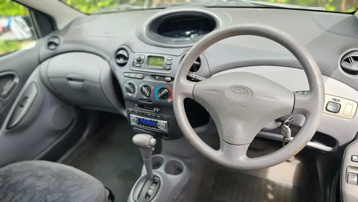 Used Toyota Yaris 2003 Silver Hatchback