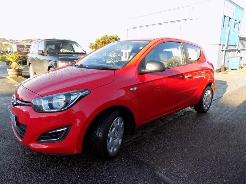 Used Hyundai i20 Classic 2014 Red Hatchback