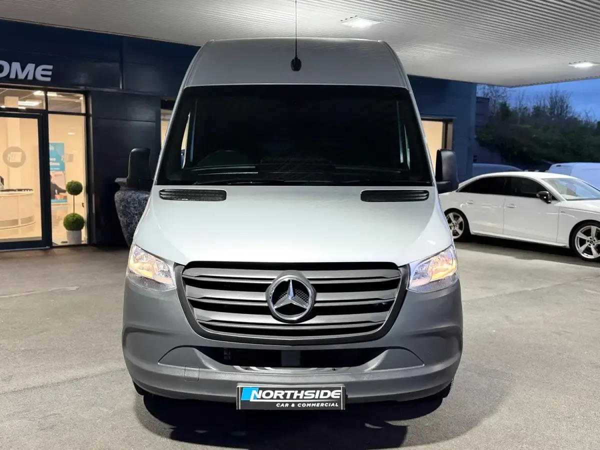 Begagnad Mercedes Sprinter Premium 148 HK (108 kW) 2023 Silver Van