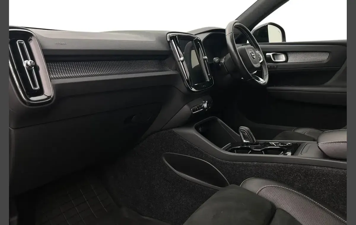 Used Volvo XC40 R-Design Pro 188 HP (138 kW) 2019 Red SUV