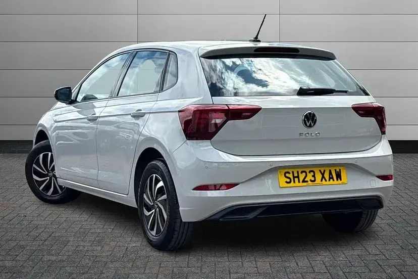 Used VW Polo Life 80 HP (58 kW) 2023 Ascot grey Hatchback