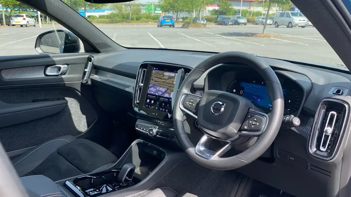 Used Volvo XC40 Plus 163 HP (119 kW) 2025 Blue SUV