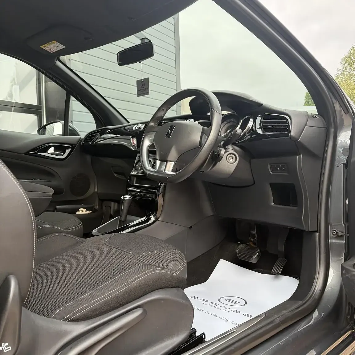 Used Citroën DS3 PureTech 82 HP (60 kW) 2016 Grey Hatchback