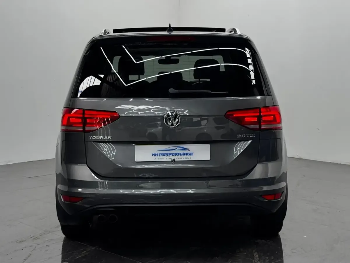 Usado VW Touran SEL 150 HP (110 kW) 2015 Cinzento Monovolume
