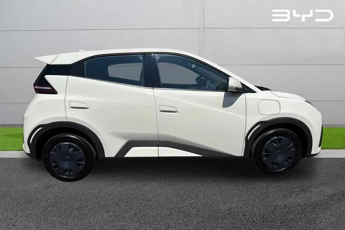 New BYD Dolphin Active 64 kW (88 HP) 2026 White Hatchback